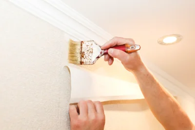 Pose de papier peint à Abidos — revêtements muraux et toiles de verre